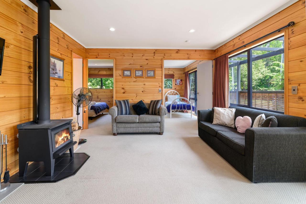 Ngongotaha Lakeside Lodge エクステリア 写真