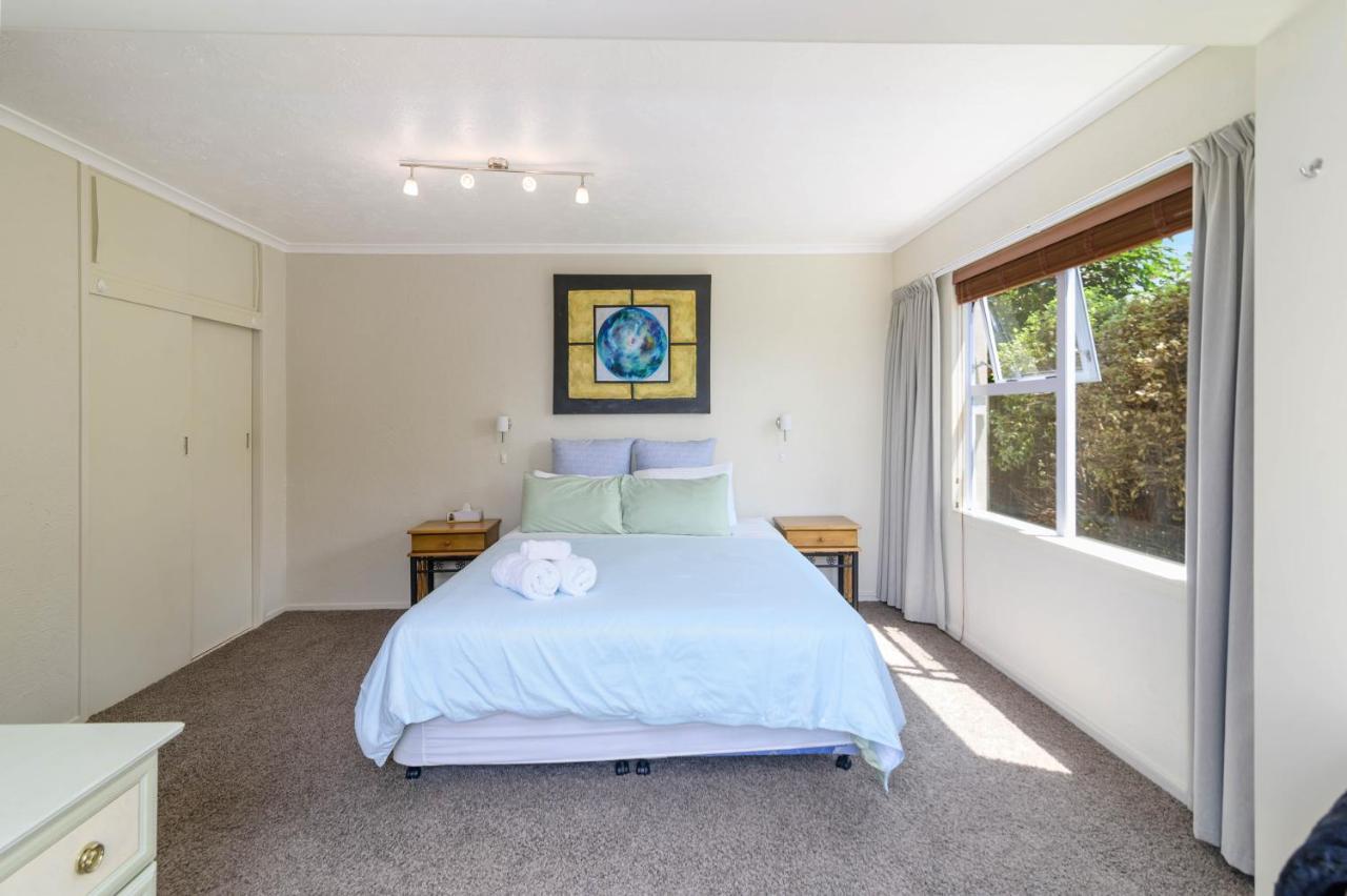 Ngongotaha Lakeside Lodge エクステリア 写真